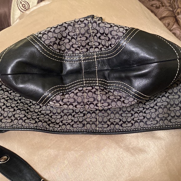 Coach handbag with small wallet - Picture 3 of 9